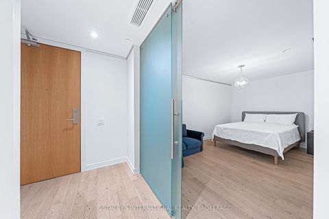 Photo 9 at 212 - 629 King Street W, Waterfront Communities C1, Toronto