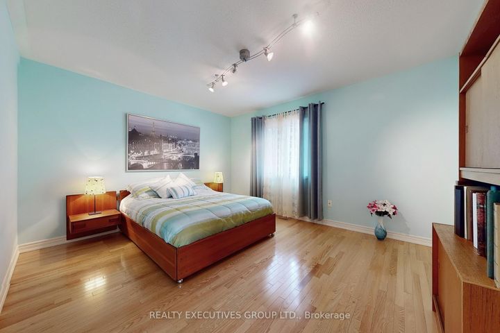Photo 29 at 32 Shadow Falls Drive, Jefferson, Richmond Hill