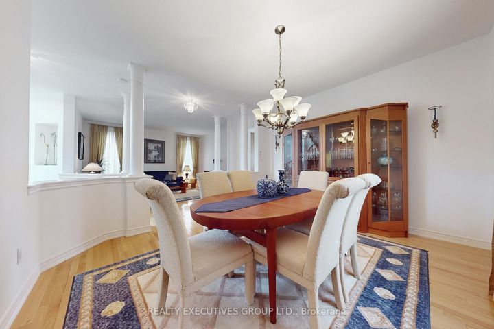 Photo 8 at 32 Shadow Falls Drive, Jefferson, Richmond Hill