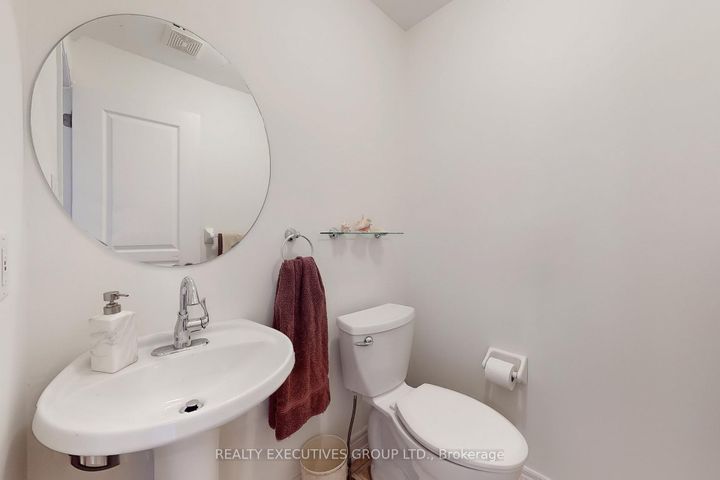 Photo 16 at 32 Shadow Falls Drive, Jefferson, Richmond Hill