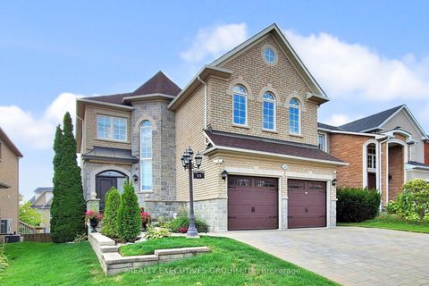 Photo 1 at 32 Shadow Falls Drive, Jefferson, Richmond Hill