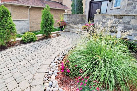Photo 3 at 32 Shadow Falls Drive, Jefferson, Richmond Hill