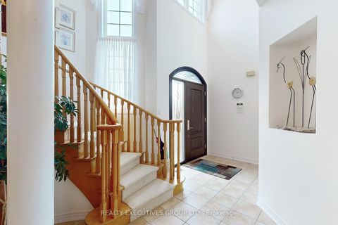 Photo 4 at 32 Shadow Falls Drive, Jefferson, Richmond Hill