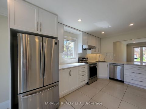 Photo 5 at 33 Oakhaven Drive, Milliken, Toronto