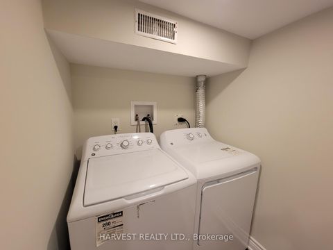 Photo 17 at 33 Oakhaven Drive, Milliken, Toronto