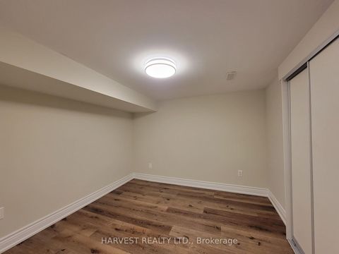 Photo 20 at 33 Oakhaven Drive, Milliken, Toronto