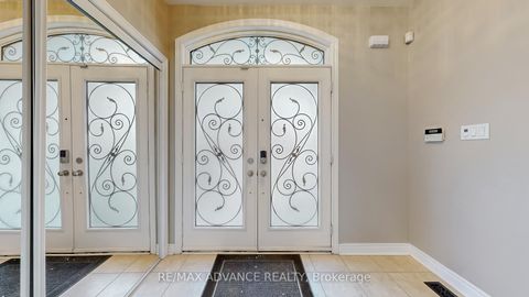 Photo 2 at 151 Laramie Crescent, Patterson, Vaughan