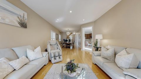 Photo 5 at 151 Laramie Crescent, Patterson, Vaughan