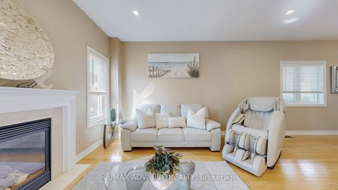 Photo 6 at 151 Laramie Crescent, Patterson, Vaughan