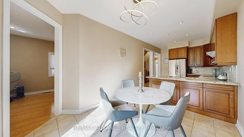 Photo 12 at 151 Laramie Crescent, Patterson, Vaughan