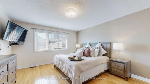 Photo 15 at 151 Laramie Crescent, Patterson, Vaughan