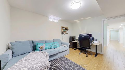 Photo 30 at 151 Laramie Crescent, Patterson, Vaughan