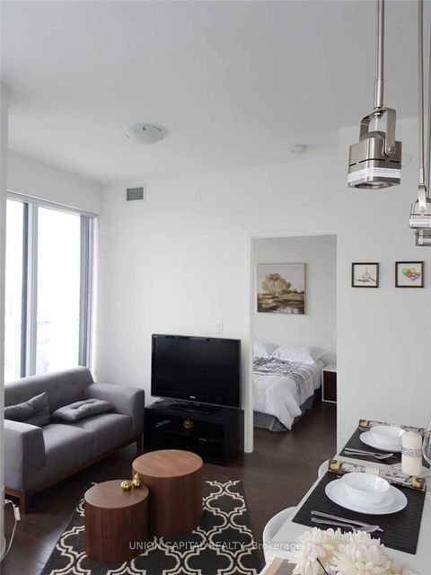 Photo 1 at 7002 - 88 Harbour Street, Waterfront Communities C1, Toronto