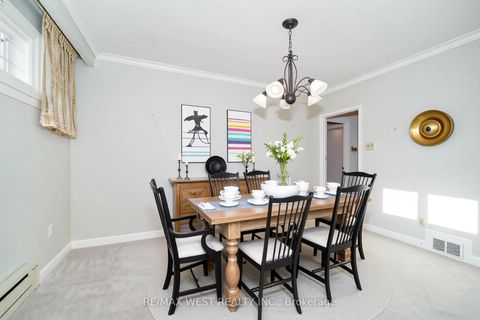 Photo 2 at 208 Park Home Avenue, Willowdale West, Toronto