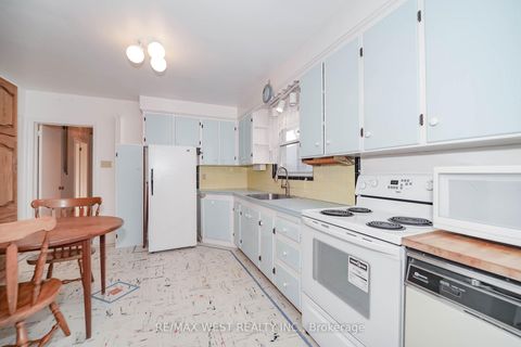 Photo 3 at 208 Park Home Avenue, Willowdale West, Toronto