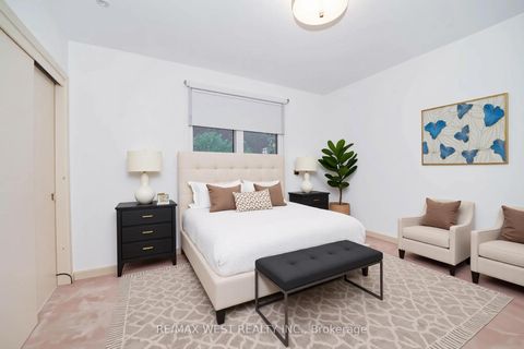 Photo 4 at 208 Park Home Avenue, Willowdale West, Toronto