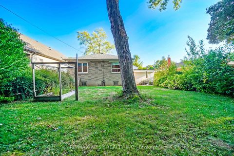 Photo 8 at 208 Park Home Avenue, Willowdale West, Toronto