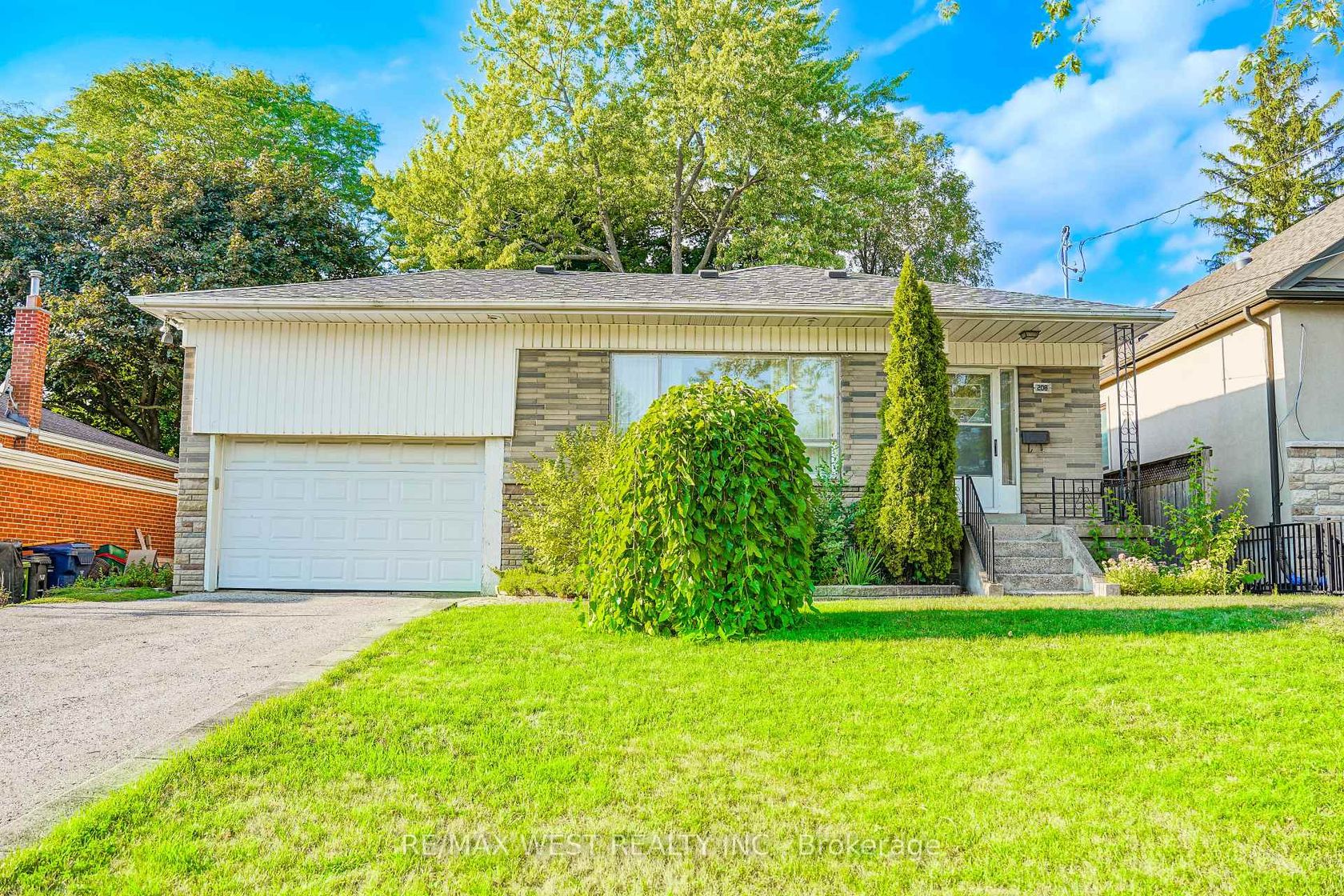 208 Park Home Avenue, Willowdale West, Toronto 