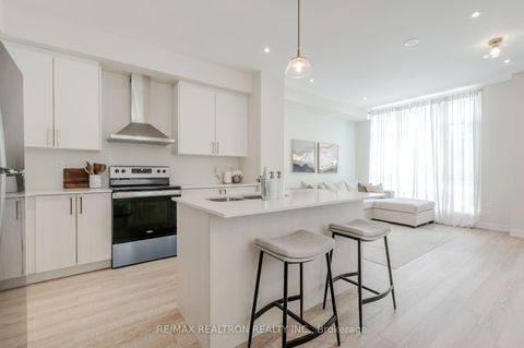 Photo 2 at 41 Chiffon Street, Steeles West Industrial, Vaughan