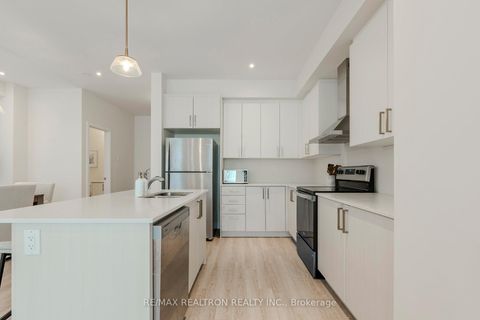 Photo 3 at 41 Chiffon Street, Steeles West Industrial, Vaughan