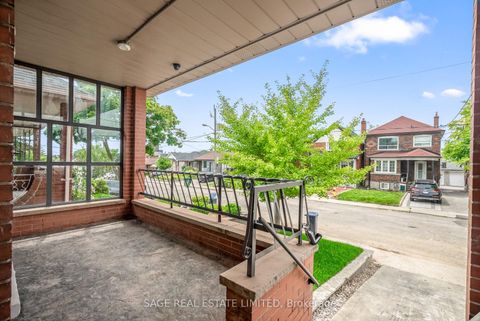Photo 5 at 25 Chamberlain Avenue, Belgravia, Toronto