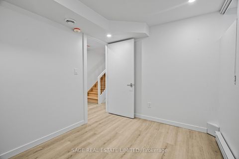 Photo 34 at 25 Chamberlain Avenue, Belgravia, Toronto
