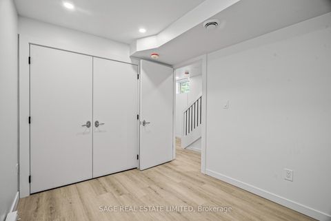 Photo 36 at 25 Chamberlain Avenue, Belgravia, Toronto