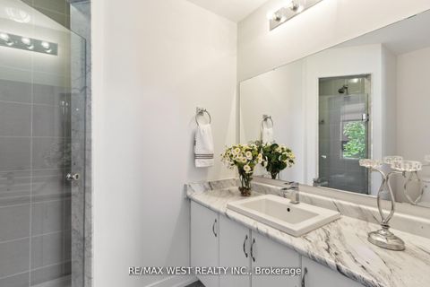 Photo 5 at 147 Salterton Circle, Rural Vaughan, Vaughan