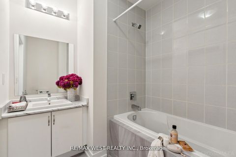 Photo 16 at 147 Salterton Circle, Rural Vaughan, Vaughan