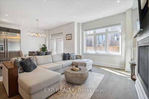 Photo 4 at 79 Mevira Gardens, GO Glenorchy, Oakville