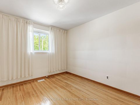 Photo 6 at 205 Vauxhall Drive, Dorset Park, Toronto