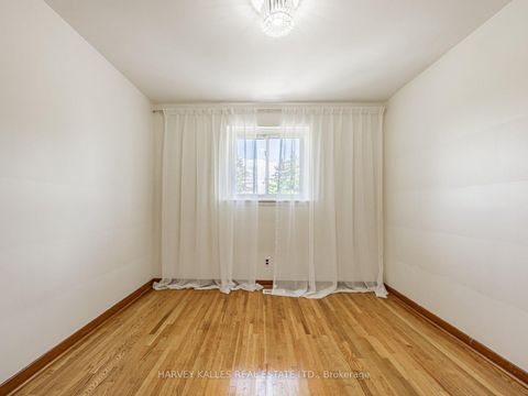Photo 8 at 205 Vauxhall Drive, Dorset Park, Toronto