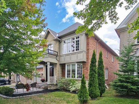 Photo 1 at 192 Tonner Crescent, Bayview Northeast, Aurora