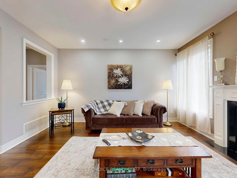 Photo 4 at 192 Tonner Crescent, Bayview Northeast, Aurora