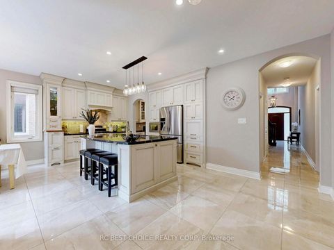 Photo 8 at 192 Tonner Crescent, Bayview Northeast, Aurora