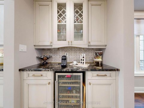 Photo 12 at 192 Tonner Crescent, Bayview Northeast, Aurora