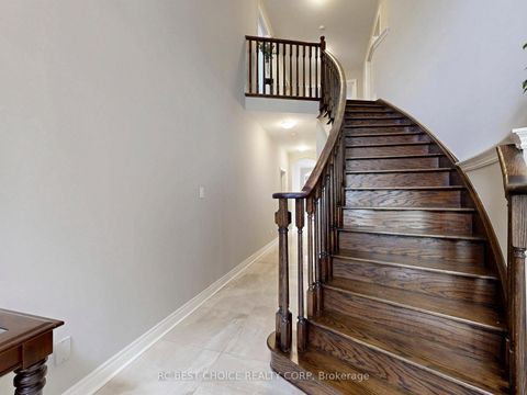 Photo 18 at 192 Tonner Crescent, Bayview Northeast, Aurora