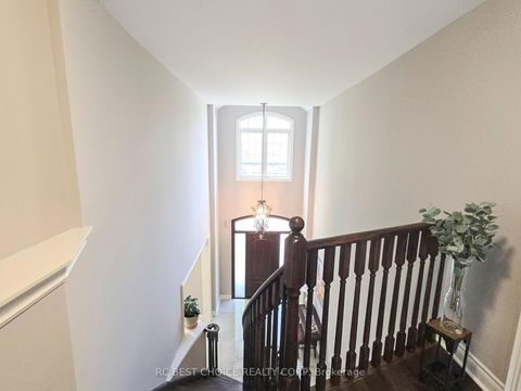 Photo 19 at 192 Tonner Crescent, Bayview Northeast, Aurora