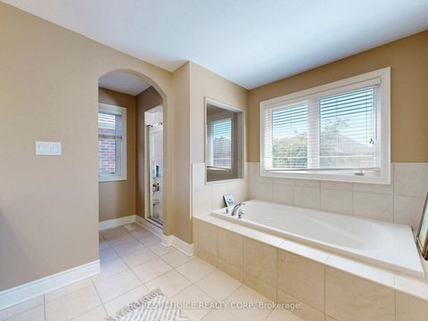 Photo 23 at 192 Tonner Crescent, Bayview Northeast, Aurora