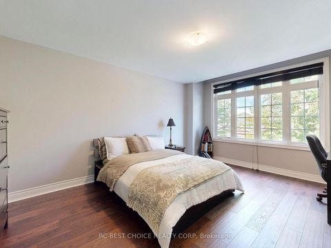 Photo 24 at 192 Tonner Crescent, Bayview Northeast, Aurora