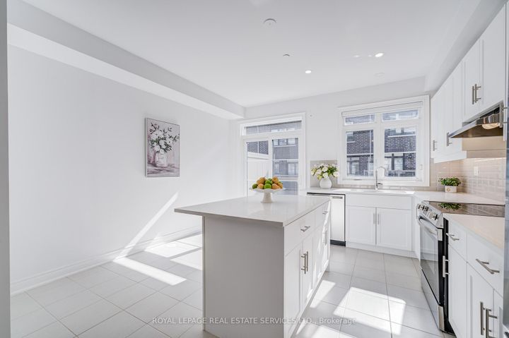 Photo 10 at 23 - 270 Melody Common, RO River Oaks, Oakville