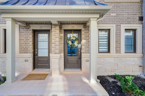 Photo 1 at #23 - 270 Melody Common, RO River Oaks, Oakville
