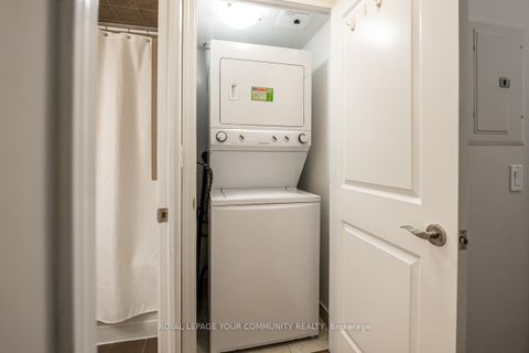 Photo 14 at 204 - 18 Harding Boulevard, Harding, Richmond Hill