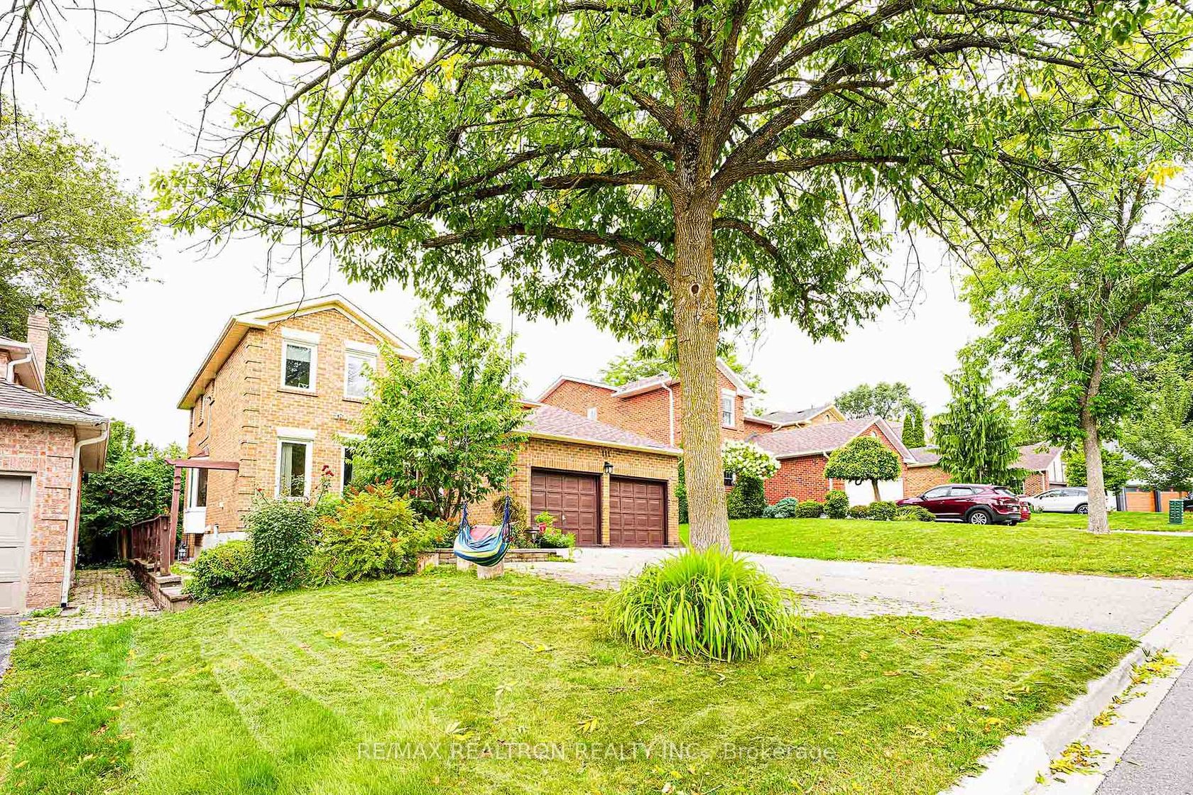 111 Devins Drive, Aurora Heights, Aurora 