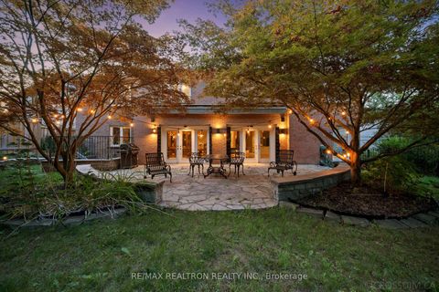 Photo 3 at 9 Montressor Drive, Windfields, Toronto