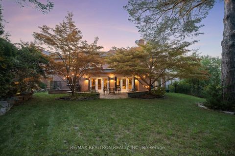 Photo 4 at 9 Montressor Drive, Windfields, Toronto