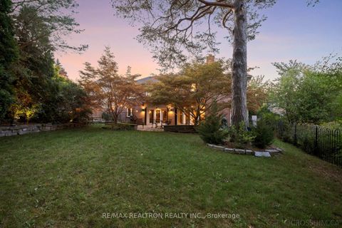 Photo 5 at 9 Montressor Drive, Windfields, Toronto