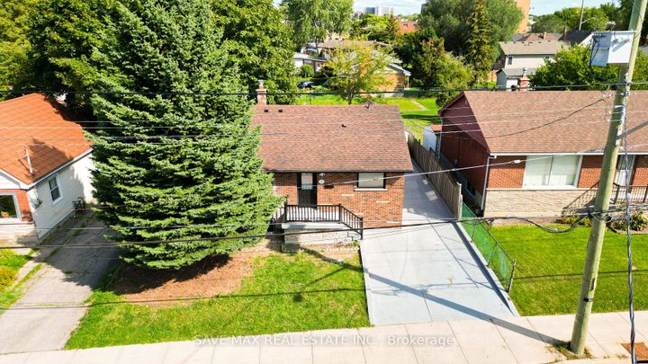 Photo 2 at 441 West 5th Street, Buchanan, Hamilton