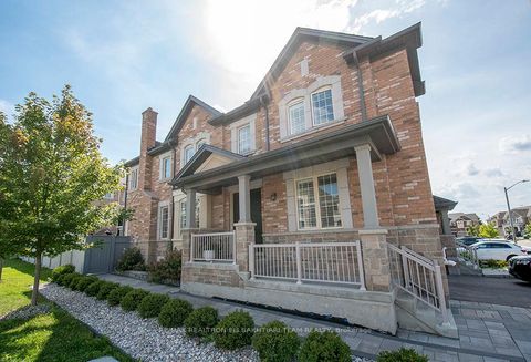 Photo 2 at 43 Drizzel Crescent, Oak Ridges, Richmond Hill