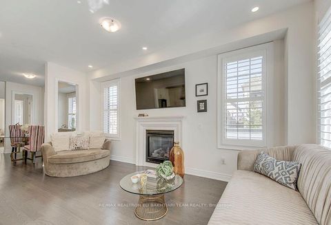 Photo 17 at 43 Drizzel Crescent, Oak Ridges, Richmond Hill